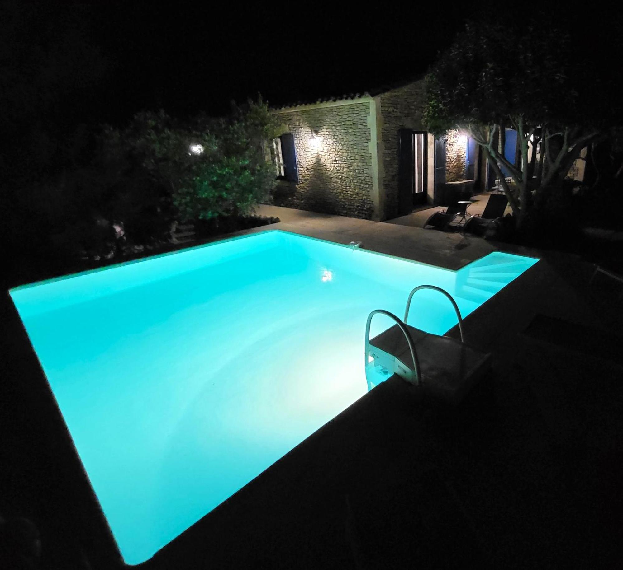 "La Massette Du Cheval Blanc" Villa De Caractere En Pierre L'Isle-sur-la-Sorgue Kültér fotó